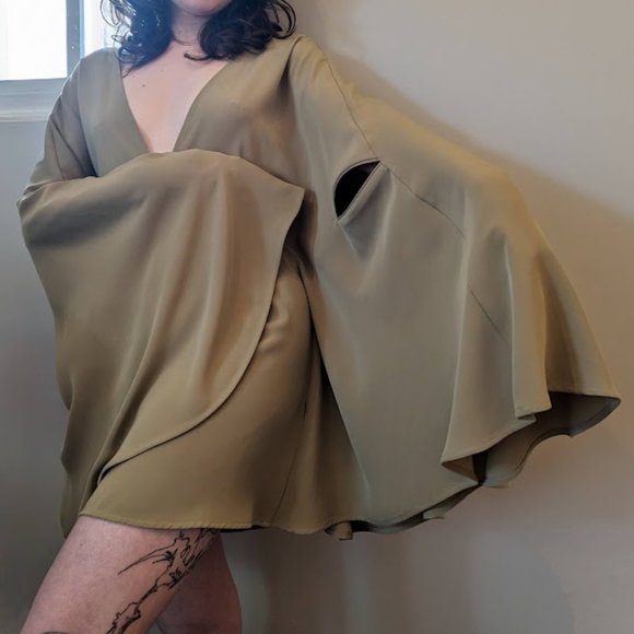 AQ/AQ Romper cape - Picture 4 of 6